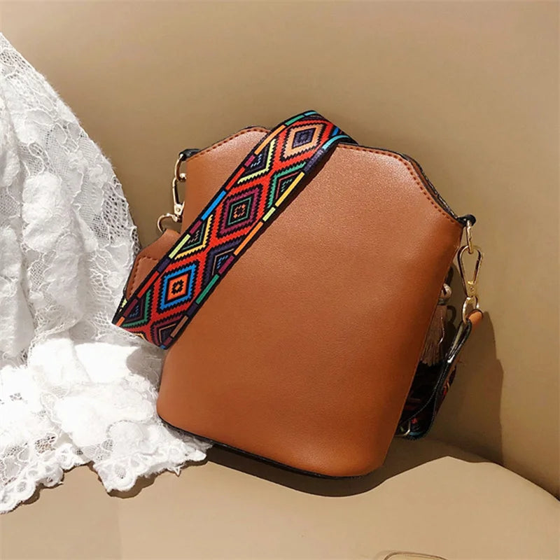 Casual Hand Woven Crossbody Straw Bag Women Retro Rattan Beach Tassel Messenger
