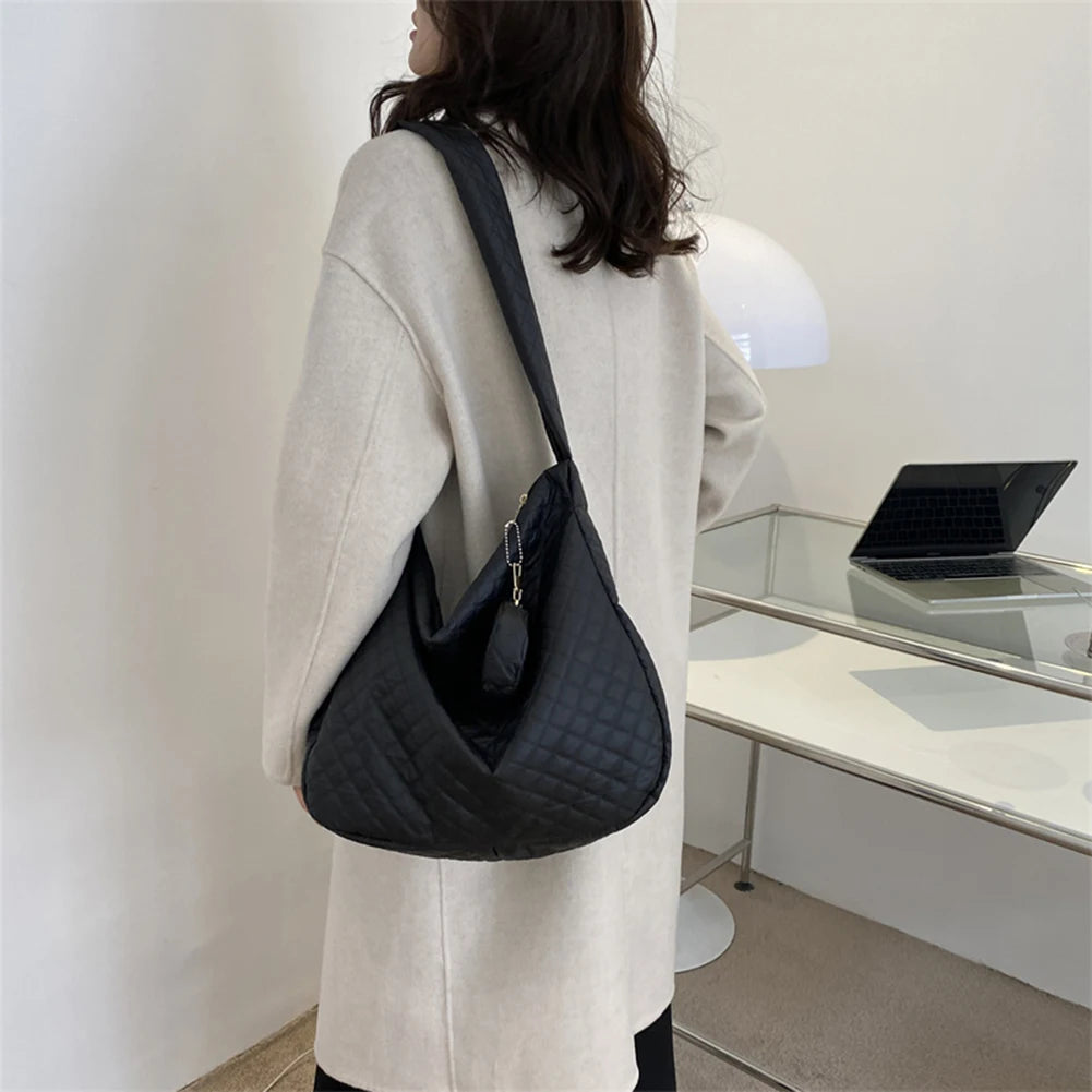 Lattice Pattern Shoulder Bag with Large Capacity