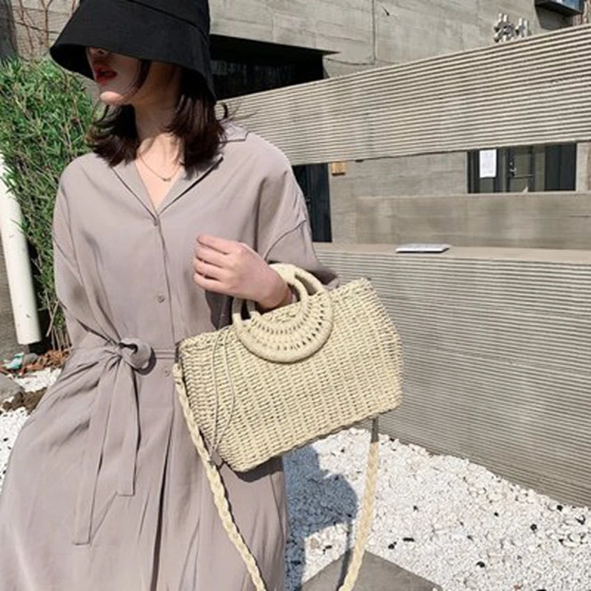 British Style Small Messenger Bag for Women Straw Shoulder Handbag