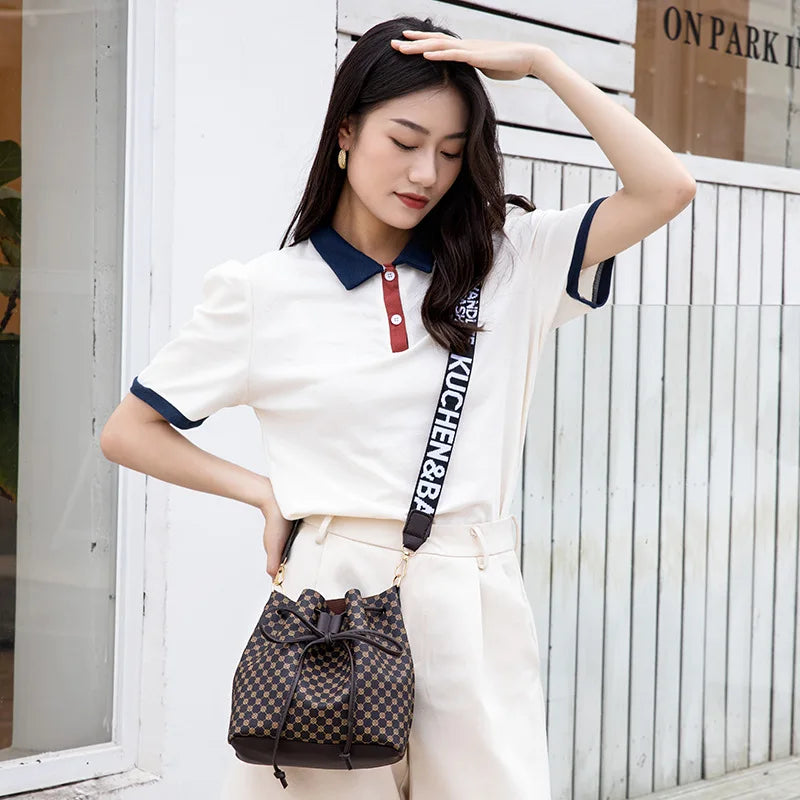 Bucket Bag Temperament Female Large Capacity Personality Drawstring Commuter Bag