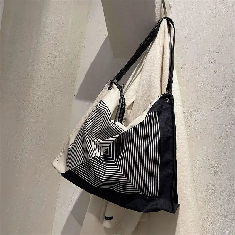 Classic Messenger Bag Women's Postman Bag Waterproof Schoolbag B067