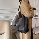 Classic Messenger Bag Women's Postman Bag Waterproof Schoolbag B067