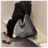 Classic Messenger Bag Women's Postman Bag Waterproof Schoolbag B067