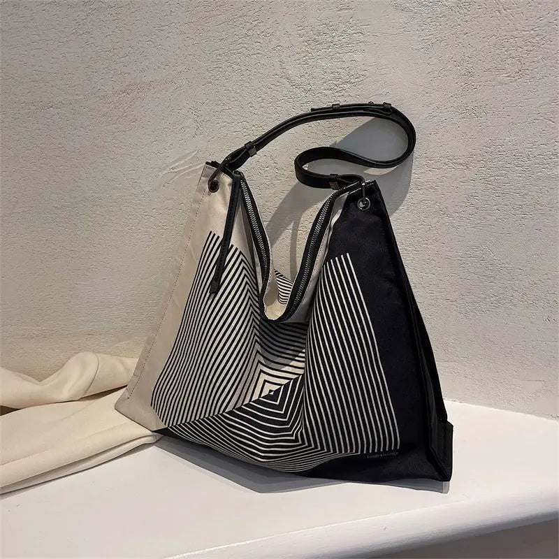 Classic Messenger Bag Women's Postman Bag Waterproof Schoolbag B067