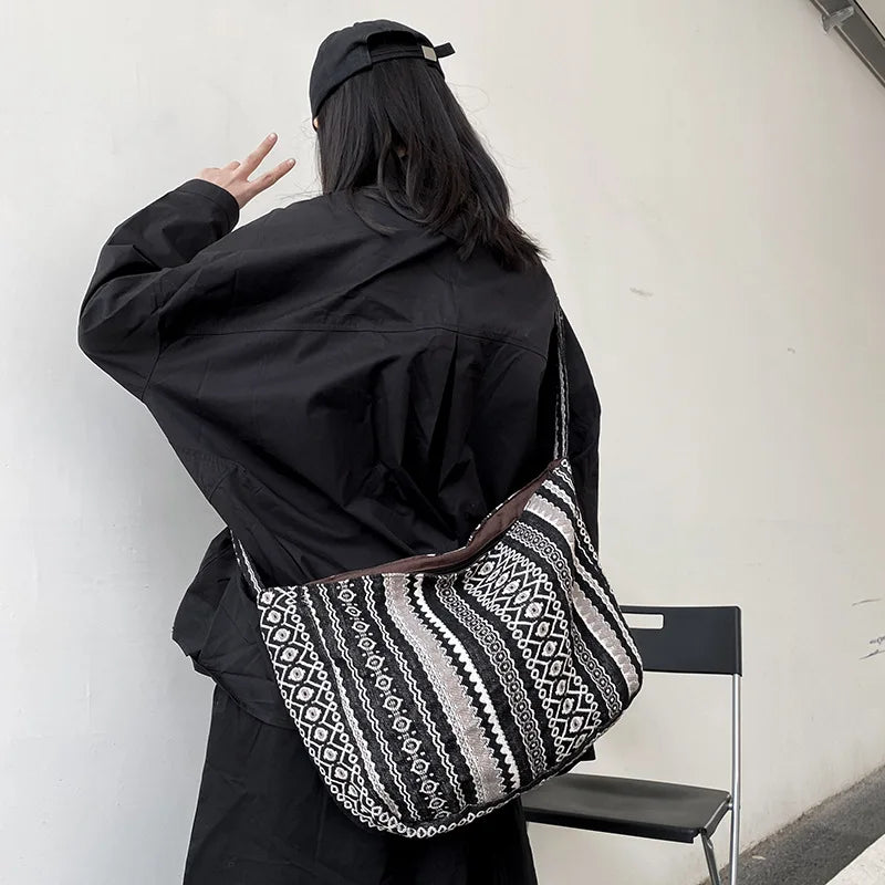 Casual Canvas Messenger Bag Women Large Capacity Zipper Crossbody Bag