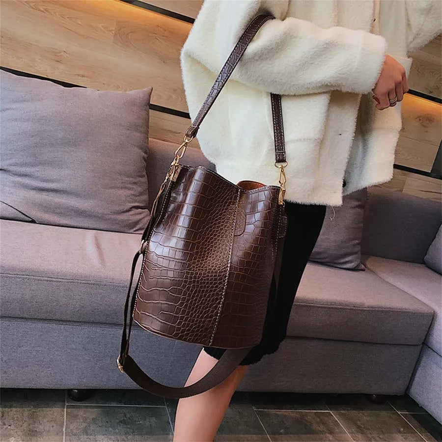 Crocodile Pattern Shoulder Bucket Bag Large Capacity Messenger Bag