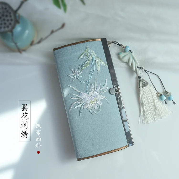 Ancient Chinese Style Embroidered Ladies Clutch Wallet