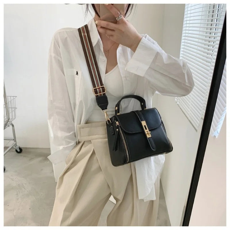 Autumn Retro Female Bag Large Capacity Single Messenger Handbag