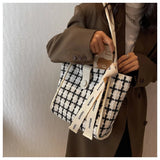 Large Capacity Women's Shoulder Bag for Commuting and Shopping