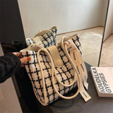 Large Capacity Women's Shoulder Bag for Commuting and Shopping