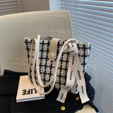 Large Capacity Women's Shoulder Bag for Commuting and Shopping