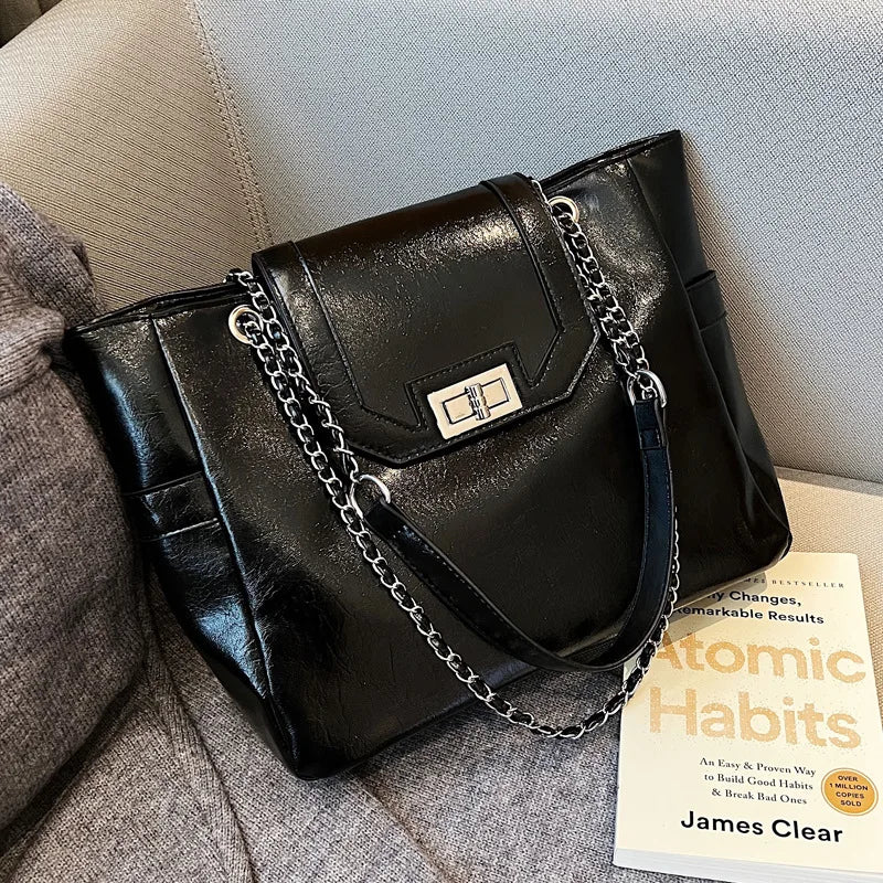 Large Capacity Retro Shoulder Bag with Chains Handbag