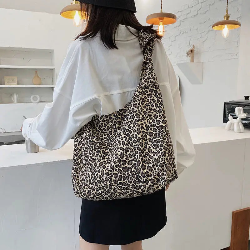 Large Capacity Nylon Shoulder Bag All-match Style Travel Handbag