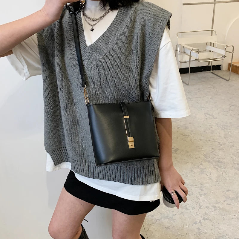 Vintage Leather Shoulder Bag Bucket Bag Crossbody for Girls