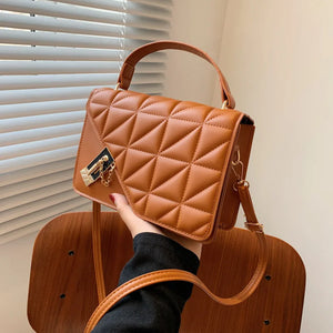 Rhombus Chain Lock Shoulder Bag Small Square Bag