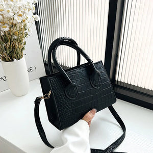 Crocodile Pattern PU Leather Crossbody Bag for Women with Chain Shoulder Hand
