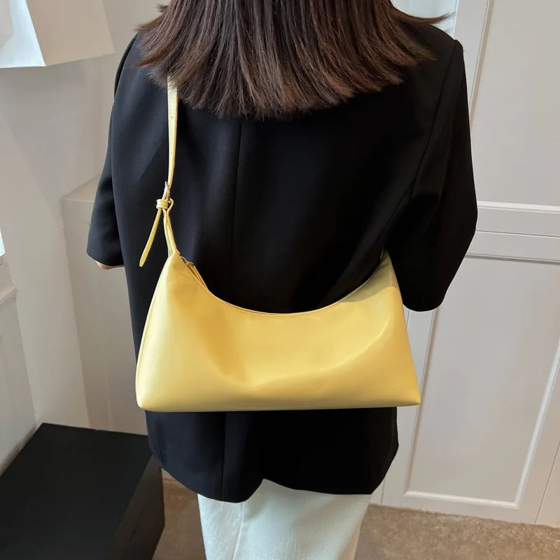 Women's Casual Shoulder Bag - High Net Red Versatile Crescent Bag