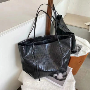 Women's Large Capacity Shoulder Bag for Work and Leisure