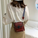 Women's PU Leather Messenger Crossbody Bag Retro Heart-Shaped Lock Shoulder Bag