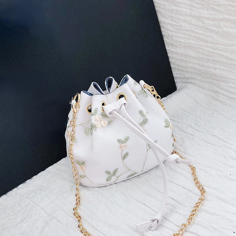 Embroidered Bucket Bag Chain Shoulder Small Fresh Messenger Bag