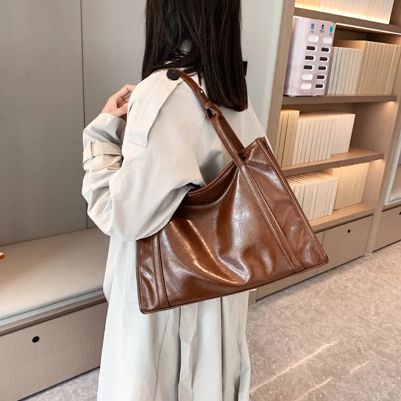 2022 Women's Large Capacity Shoulder Bag Casual Messenger Bag Retro Handbag