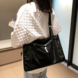 2022 Women's Large Capacity Shoulder Bag Casual Messenger Bag Retro Handbag