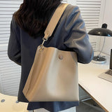 2022 Casual Commuter Shoulder Bag Large Capacity Women's Bag