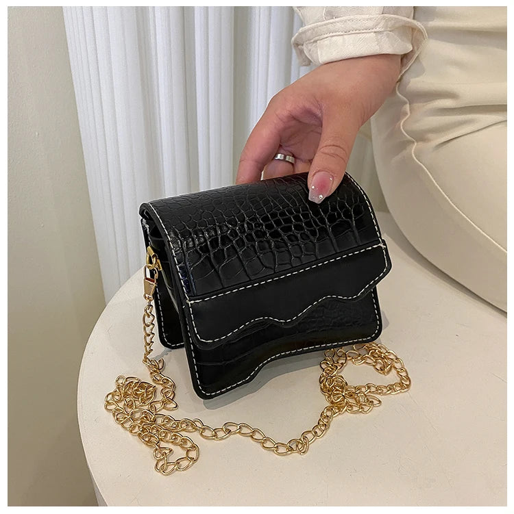 2022 Women's Chain Party Messenger Bag