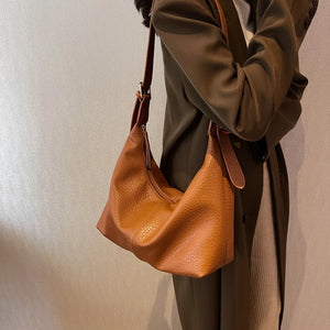 Fashionable Shoulder Bags with Adjustable Strap and Big Pockets