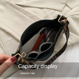 Women's Leather Shoulder Bag Stone Pattern Chain Crossbody
