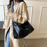 Fashionable Women Shoulder Bag PU Leather Daily Casual Soft Surface