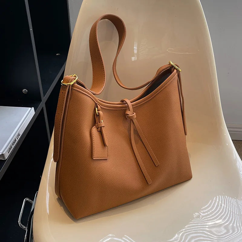 2023 Retro Large Capacity Shoulder Bag for Women