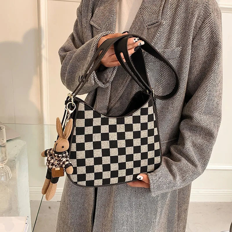 2023 Fashion Ladies Shoulder Bag Retro Plaid Saddle Bag