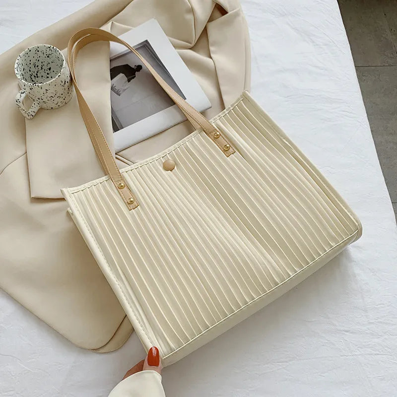 Autumn High-capacity Female Pleated Shoulder Bag B395