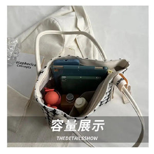 Large Capacity Women's Shoulder Bag for Commuting and Shopping