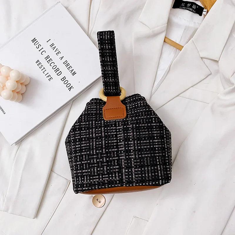 Women's Summer Woven Bucket Bag Casual One-Shoulder Messenger Chain Bag