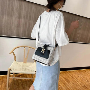 Checkered One-Shoulder Diagonal Bucket Bag