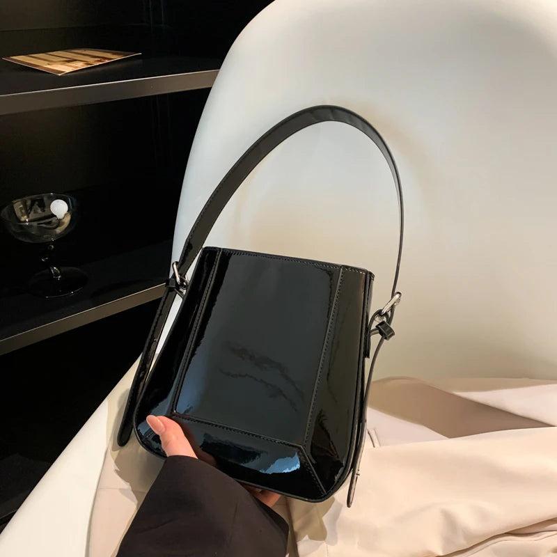 Leather Women Bagute Bag Vintage Single Shoulder Pack