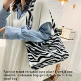 Woman Plush Shoulder Bag Large Capacity Handbag Organizers Zipper Closure Bags