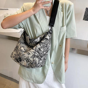 Embroidery Chain Messenger Handbags Women Large Capacity