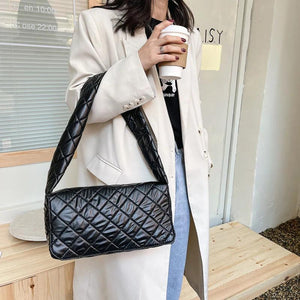 Flap Space Padded Shoulder Bags Quilted Padding Blown bag Large Capacity