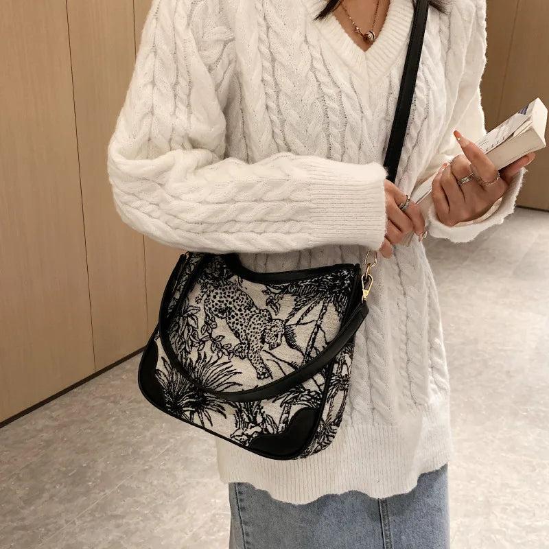 Casual Canvas Bag Embroidery Chain Messenger Women Large Capacity Handbags