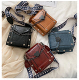 Retro Heart-Shaped Lock Shoulder Bag for Women