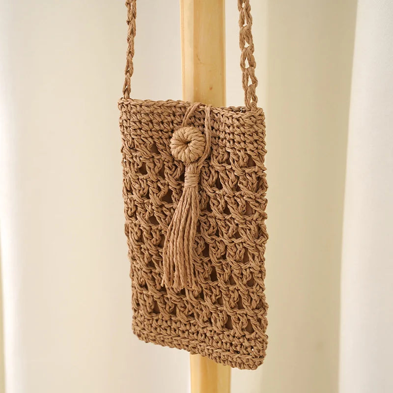 Straw Tassel Crossbody Bag for Summer Beach with Mobile Phone Compartment