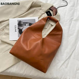 Fashionable Large Capacity Shoulder Bag for Autumn and Winter
