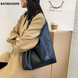 Fashionable Large Capacity Shoulder Bag for Autumn and Winter