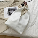 Fashionable Large Capacity Shoulder Bag for Autumn and Winter