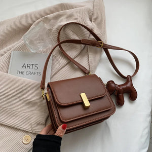 Chic Leather Crossbody Bag with Pockets