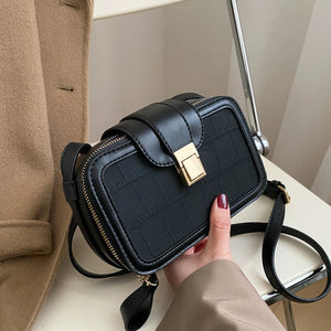 Retro Leather Crossbody Bag for Women Zipper Pouch Vintage Small Shoulder Bag