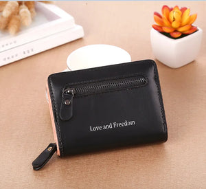 DOLOV Retro Short Wallet with Buckle for Women